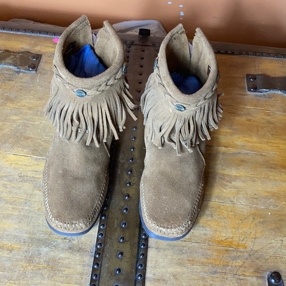 Minnetonka Suede fringe moccasin booties